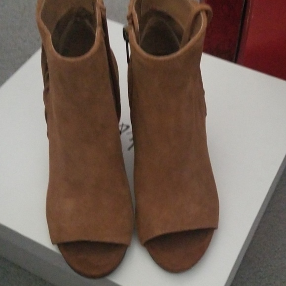 Boots - Picture 5 of 5